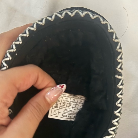UGG Black Slippers with White Detailing - Picture 7 of 8